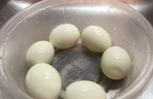 Jak obrać 5 ugotowanych jaj na twardo w szybki sposób