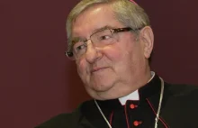 Abp Głódź rozdawał moherowe czapki. "Mohery żyją"