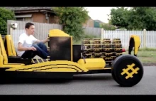 Młody człowiek z Rumunii zbudował z klocków Lego dwuosobowy samochód