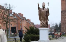 W węgierskim Szombathely stanął pomnik św. Jana Pawła II