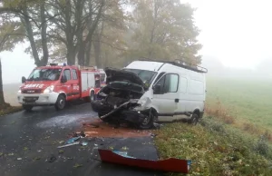 Gimbus zderzył się z busem. 9 uczniów rannych