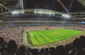 Na polskich stadionach piłkarskich będą miejsca stojące. Koniec ze...