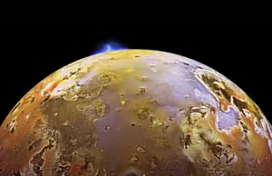 Wulkan Io eksplodował na wysokość 300km.