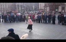 Tańcząca babcia w Kijowie