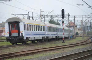 Pociąg z pasażerami obrzucany kamieniami pod Wrocławiem