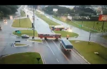 Kierowca autobusu wymusza pierwszeństwo doprowadzając do wypadku