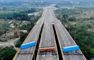 Maduro zablokował granicę z Kolumbią, żeby nie dotarła pomoc humanitarna