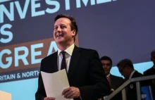 Sposób Camerona na zmniejszenie salda migracji. Podniesienie płacy minimalnej