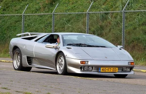 Lamborghini Diablo - władca piekła w skórze byka - Bezpieczna podróż