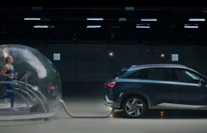 Hyundai pokazuje, że spalinami wodorowego Nexo można oddychać