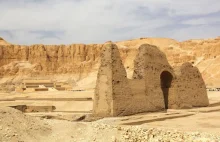 Koło Luksoru archeolodzy odkryli skrytkę z sarkofagami sprzed 3000 lat