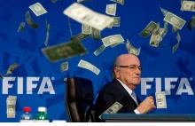 Obrazek warty każdych pieniędzy. Blatter skąpany w forsie.
