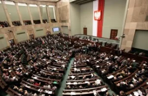 Sejm przyjął ustawę o dekomunizacji przestrzeni publicznej