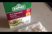 Ryż naturalny brązowy firmy KUPIEC z półcentymetrowymi robakami
