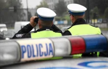 Dwaj policjanci częstochowskiej drogówki skazani za łapówki. Wzięli... 450...