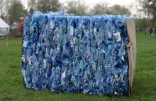 Tony plastiku w wodzie kosztują gospodarkę miliardy dolarów