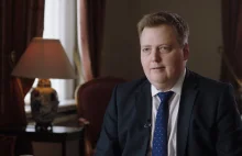 Dziennikarz zadaje premierowi Islandii pytanie o ukrywanie pieniędzy w raju po..