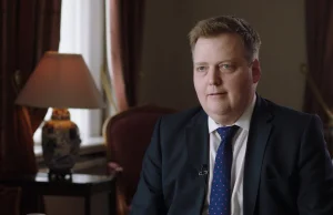 Dziennikarz zadaje premierowi Islandii pytanie o ukrywanie pieniędzy w raju po..