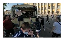 Pistolety, granaty gazowe, kamienie - rozprawa z gejami w Petersburgu (+foto)