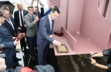 W stoczni "Wulkan" PIS buduje prom. Morawiecki przeciął wstęgę, a projektu brak