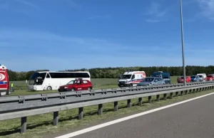 Wypadek autokaru z dziećmi na trasie S3