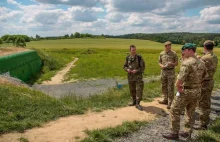 MIEDZYRZECZ: Brytyjscy oficerowie zdobyli międzyrzeckie bunkry (zdjęcia) -...