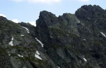 Tatry. Szlak ze Świnicy na Zawrat zamknięty. Zasypały go skały