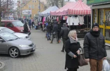 Nielegalny handel na targowiskach kwitnie w najlepsze. Ktoś to kontroluje?