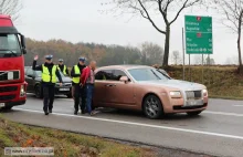 Pościg za Rolls-Roycem. Kierowca uciekał przez trzy powiaty