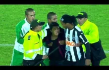 Kolumbijskie dziecko wbiegło na boisko by uściskać Ronaldinho