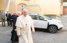 Papież Franciszek ma nowy samochód: Dacię Duster