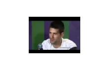 Novak Djokovic i tajemnicza reporterka na konferencji prasowej :P