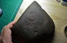 Dziwny kamień znaleziony w lesie