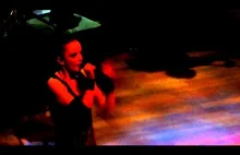 Wokalistka Garbage przerwała koncert by pomóc bitej kobiecie