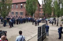 Hymn Polski śpiewany w Muzeum Auschwitz - Birkenau