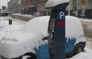 Śniegowa abolicja dla aut w strefie płatnego parkowania