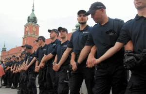 Policjanci ze Śląska nie jadą na miesięcznicę. Przełożeni wystraszyli się buntu.