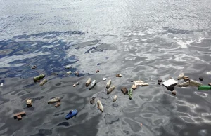 Plastikowe butelki zaśmiecające Atlantyk pochodzą głównie z Chin