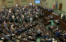PiS na prowadzeniu, tylko cztery partie w Sejmie. Najnowszy sondaż