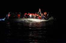 Włochy. Kolejna fala imigrantów na morzu. Akcje ratunkowe straży