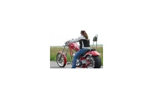 Kobiety na szybkich motocyklach - szpilki na wysokich obrotach