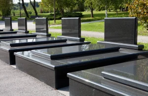 Czy w Polsce można założyć prywatny cmentarz? Sprawdziliśmy ile kosztuje pogrzeb