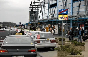 Taksówkarskie sitwy rządzą Trójmiastem. "Jest strach o najbliższych i dobytek".