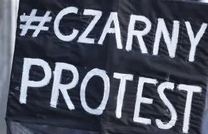 Za "czarny protest" pod sąd: bo przyszły do pracy ubrane na czarno...