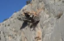 Obrywanie gigantycznej skały