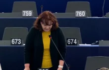 Europoseł Barbara Kudrycka atakuje polski rząd za nieprzyjęcie 7 tys. uchodźców.