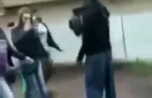 Francja: murzyni świetnie się bawią zaczepiając i atakując białą dziewczynę