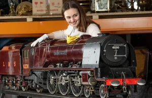 Model pociągu, którego budowa trwała 10 lat , wystawiony na aukcji za 200 000 £.