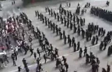 Południowokoreańska policja uwspółcześnia taktykę rzymskich legionów