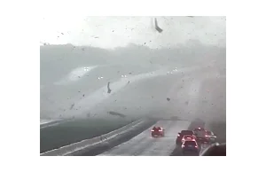 Zobacz, jak tornado przecina autostradę